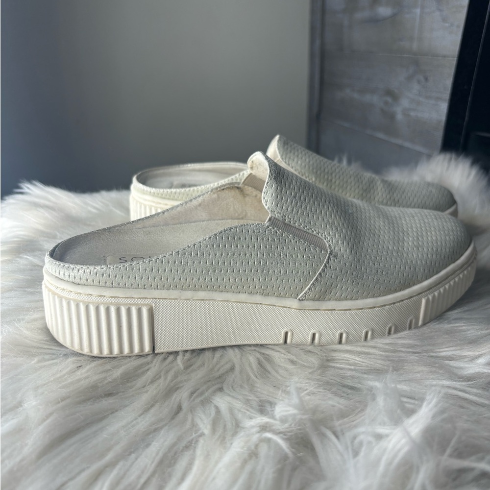 Naturalizer soul slip on comfort walking shoes